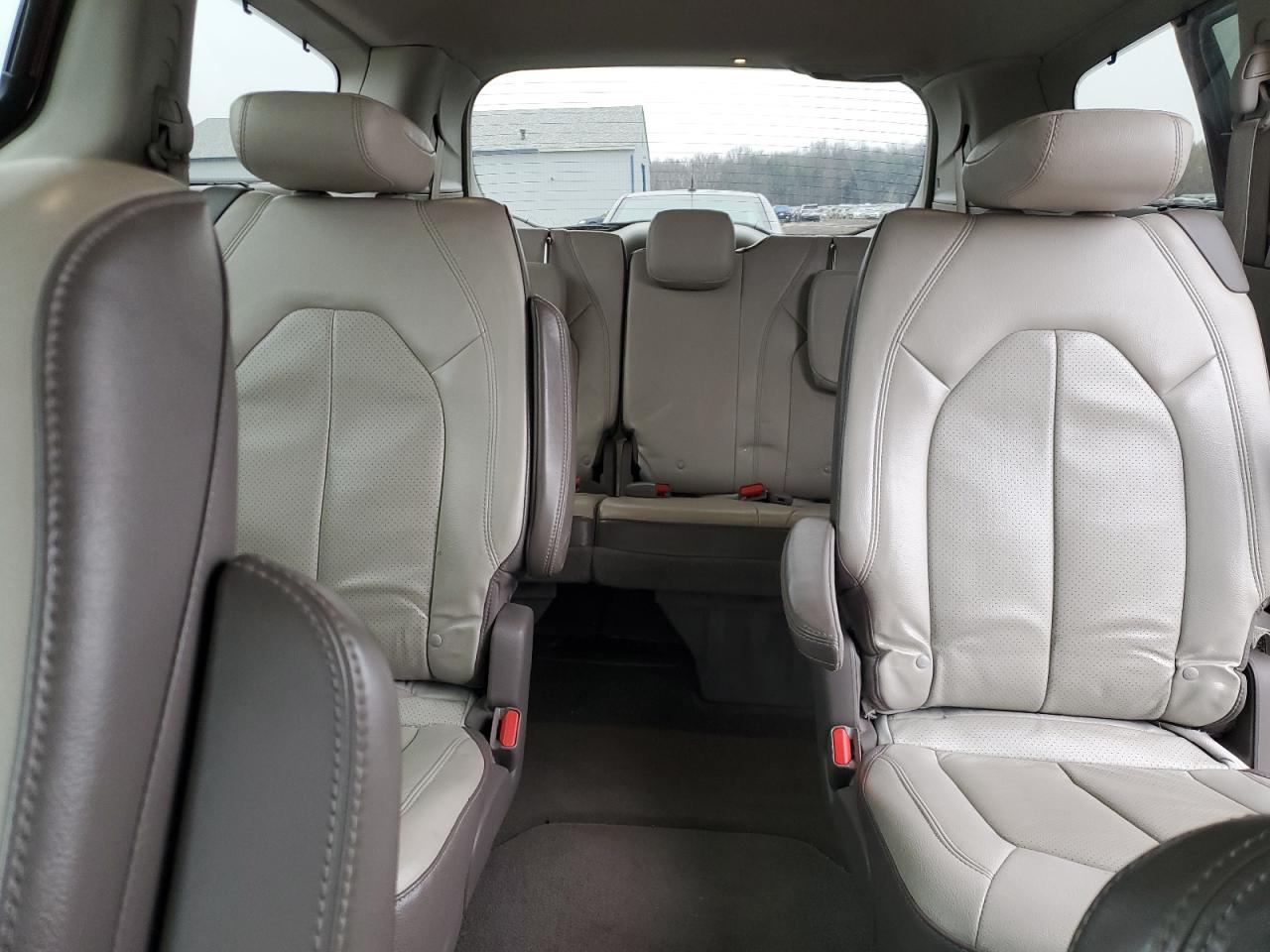 2018 Chrysler Pacifica - Image 10