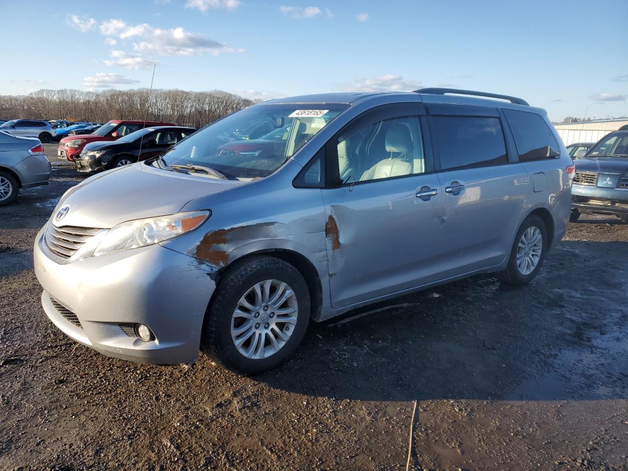 2012 Toyota Sienna - Image 1