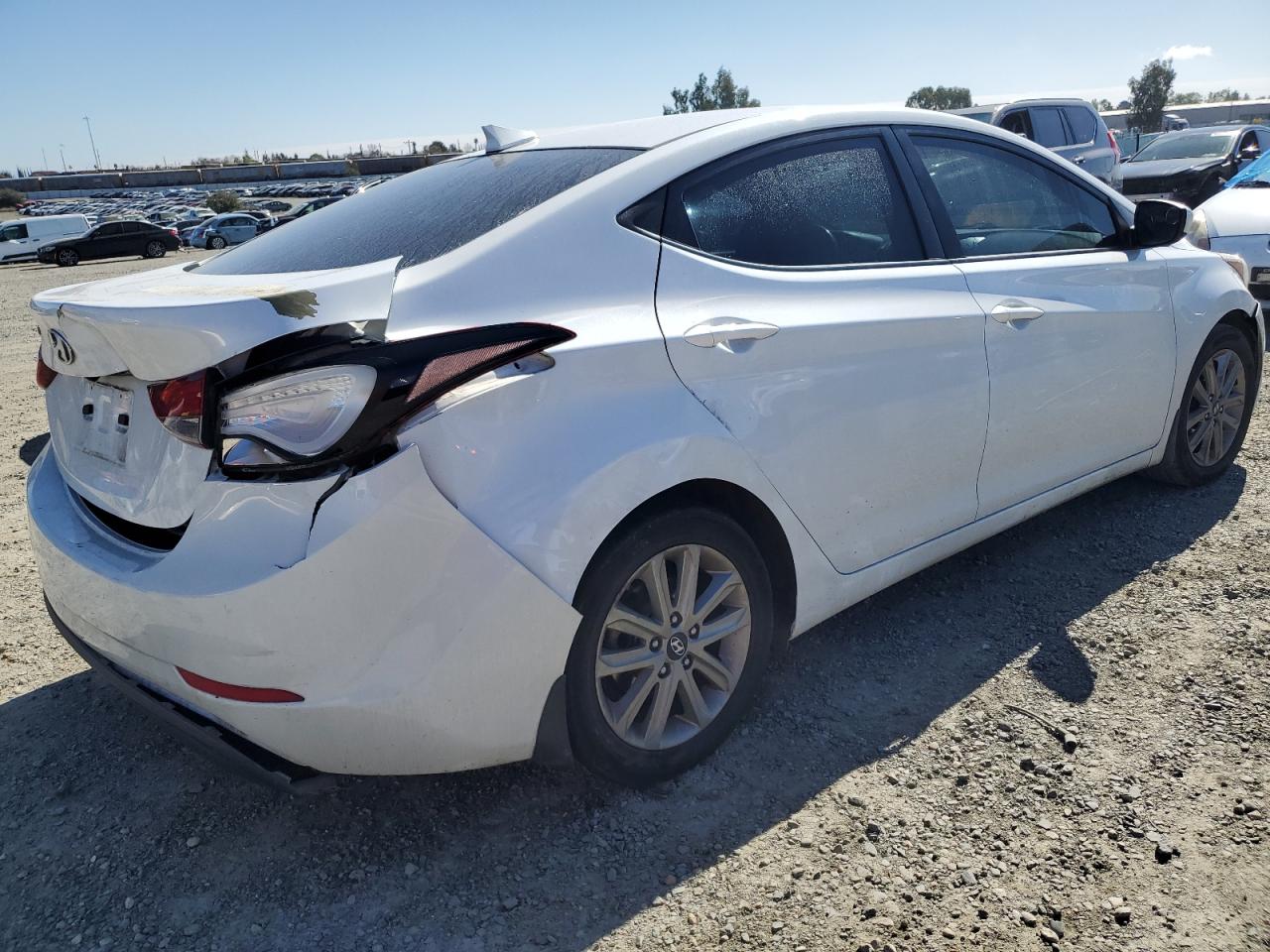 2016 Hyundai Elantra - Image 3