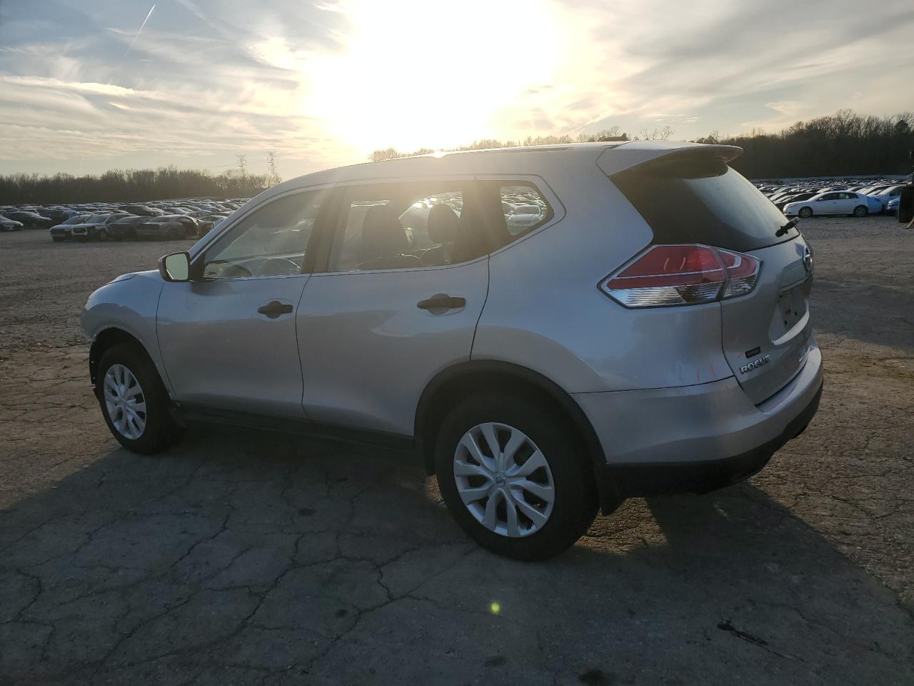 2016 Nissan Rogue - Image 2