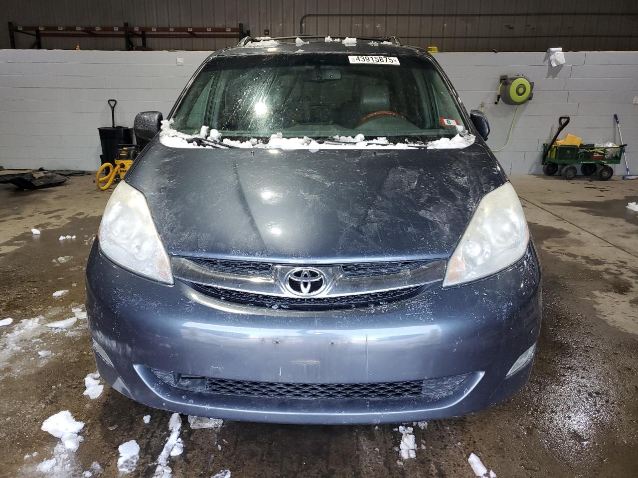 2009 Toyota Sienna - Image 5