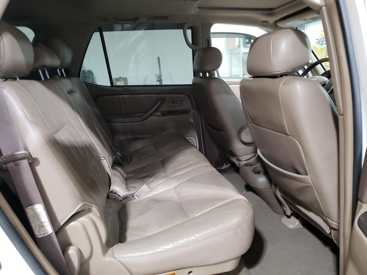2004 Toyota Sequoia - Image 11