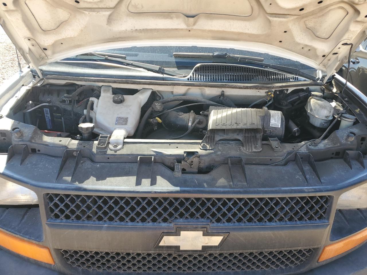 2005 Chevrolet Express - Image 11