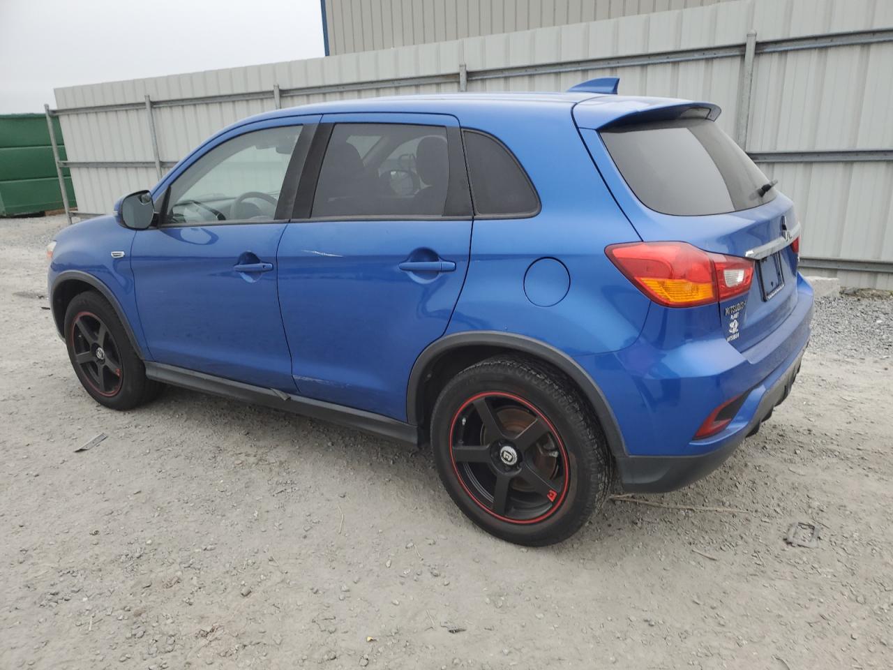 2018 Mitsubishi Outlander - Image 2