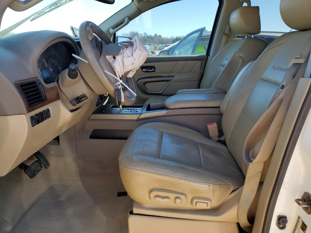 2015 Nissan Armada - Image 7