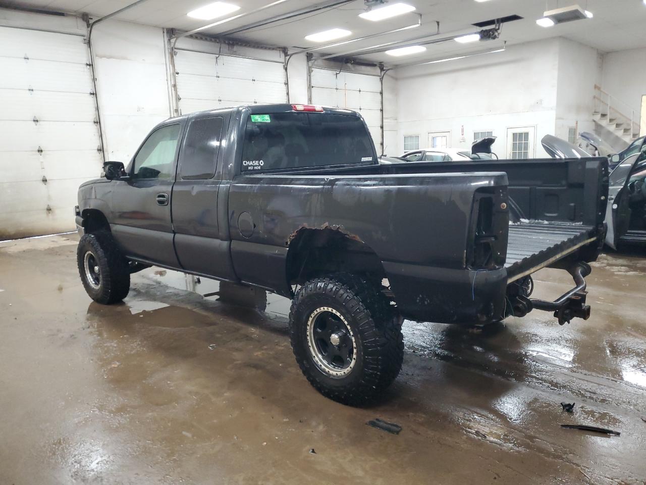 2005 Chevrolet Silverado - Image 2