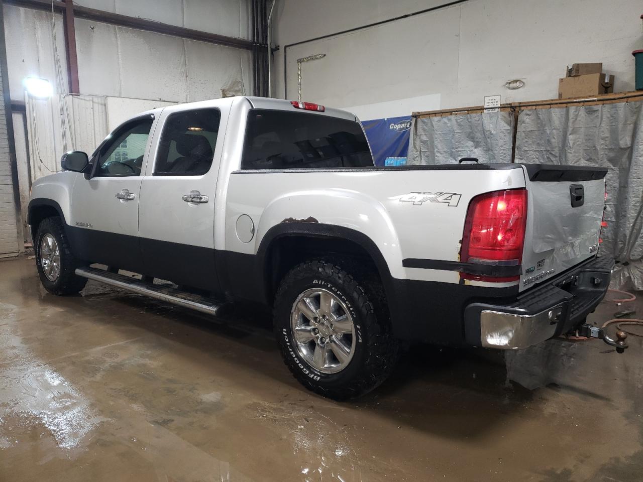 2011 GMC Sierra - Image 2