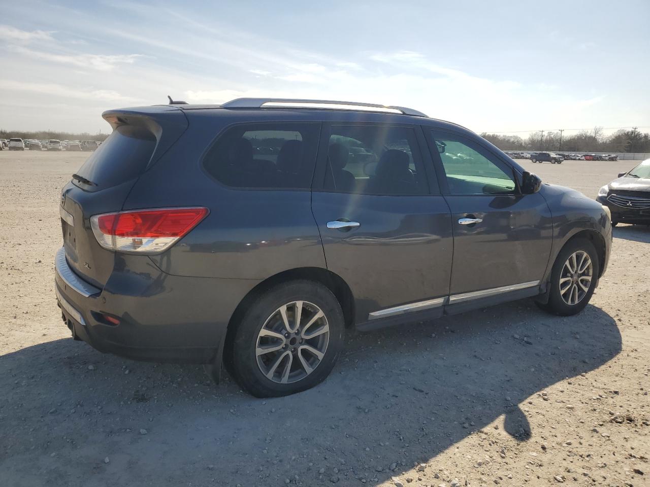 2014 Nissan Pathfinder - Image 3