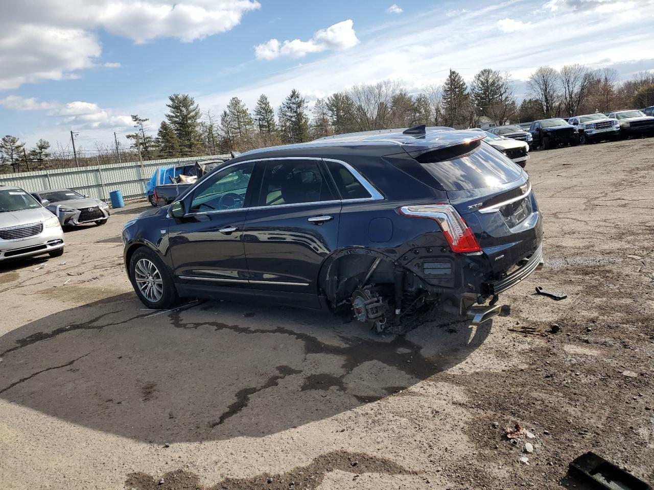 2017 Cadillac XT5 - Image 2
