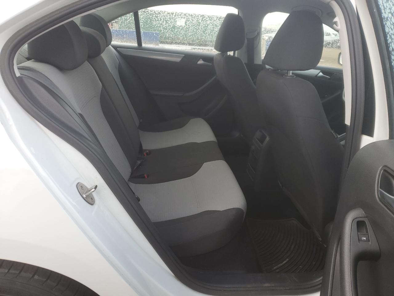 2017 Volkswagen Jetta - Image 10