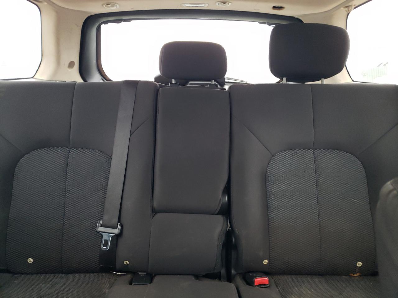 2011 Mitsubishi Endeavor - Image 10