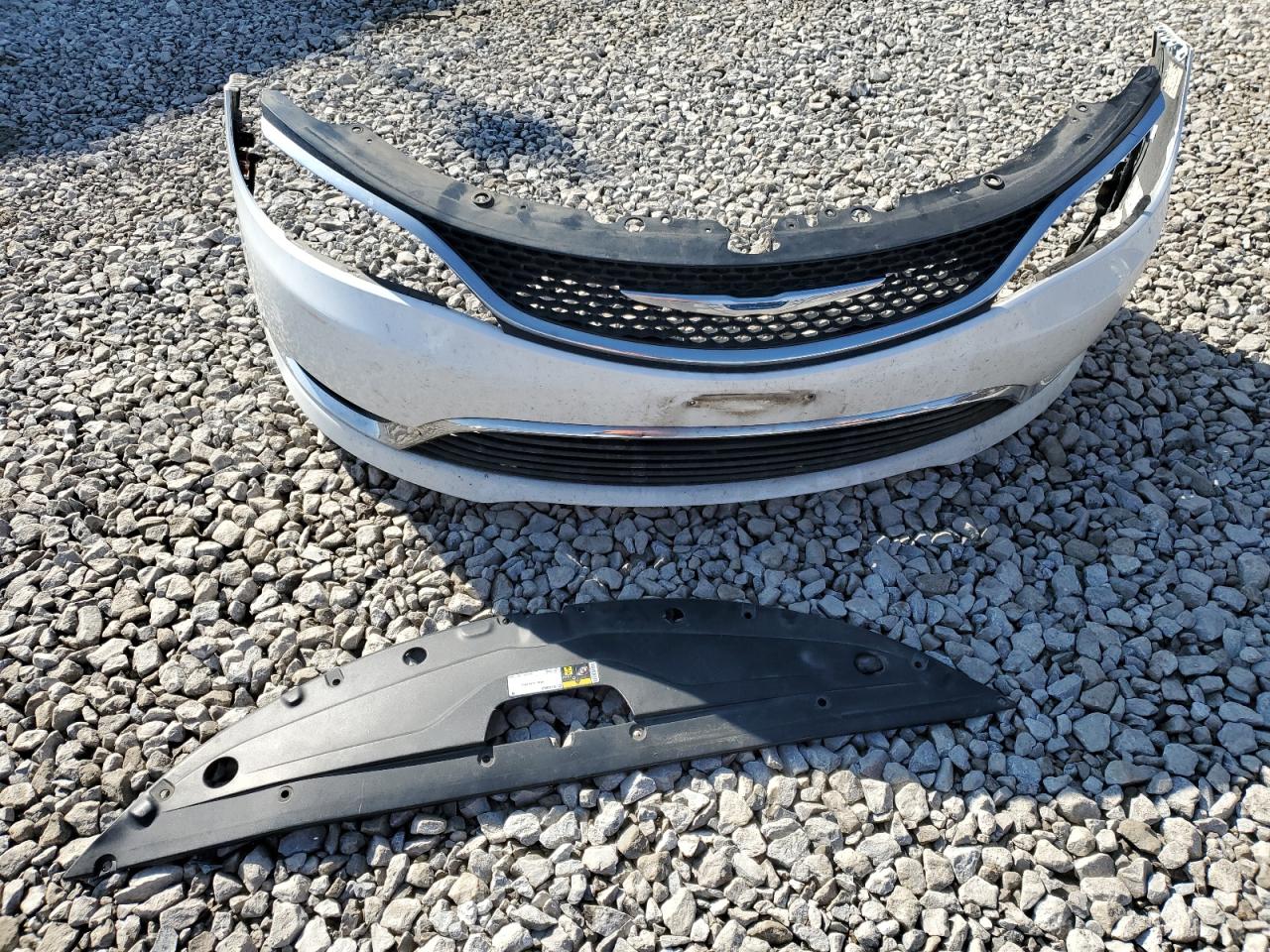 2016 Chrysler 200 - Image 12