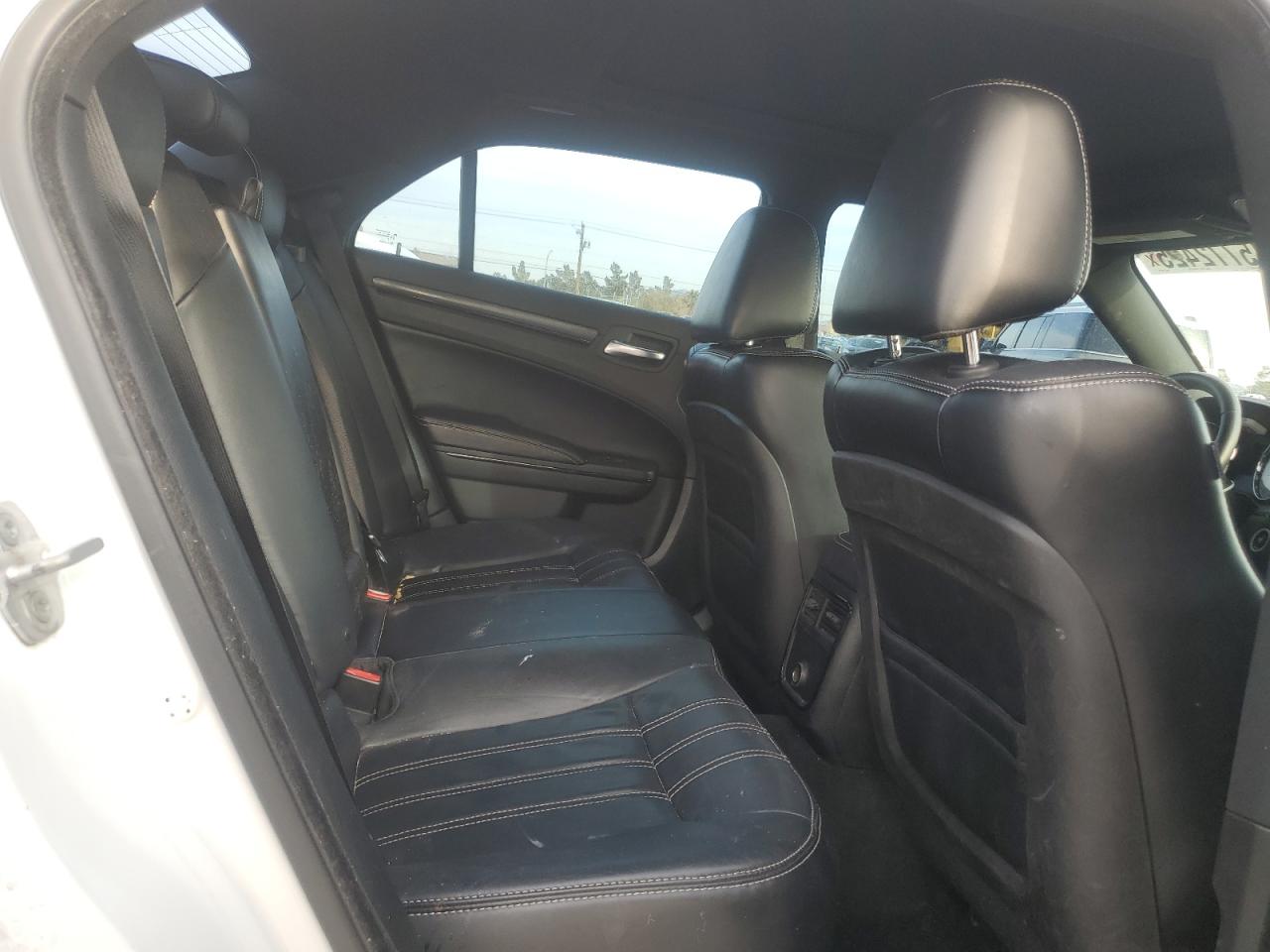 2013 Chrysler 300 - Image 10