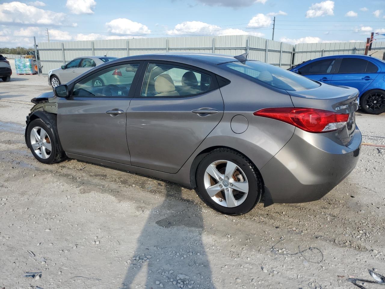2013 Hyundai Elantra - Image 2