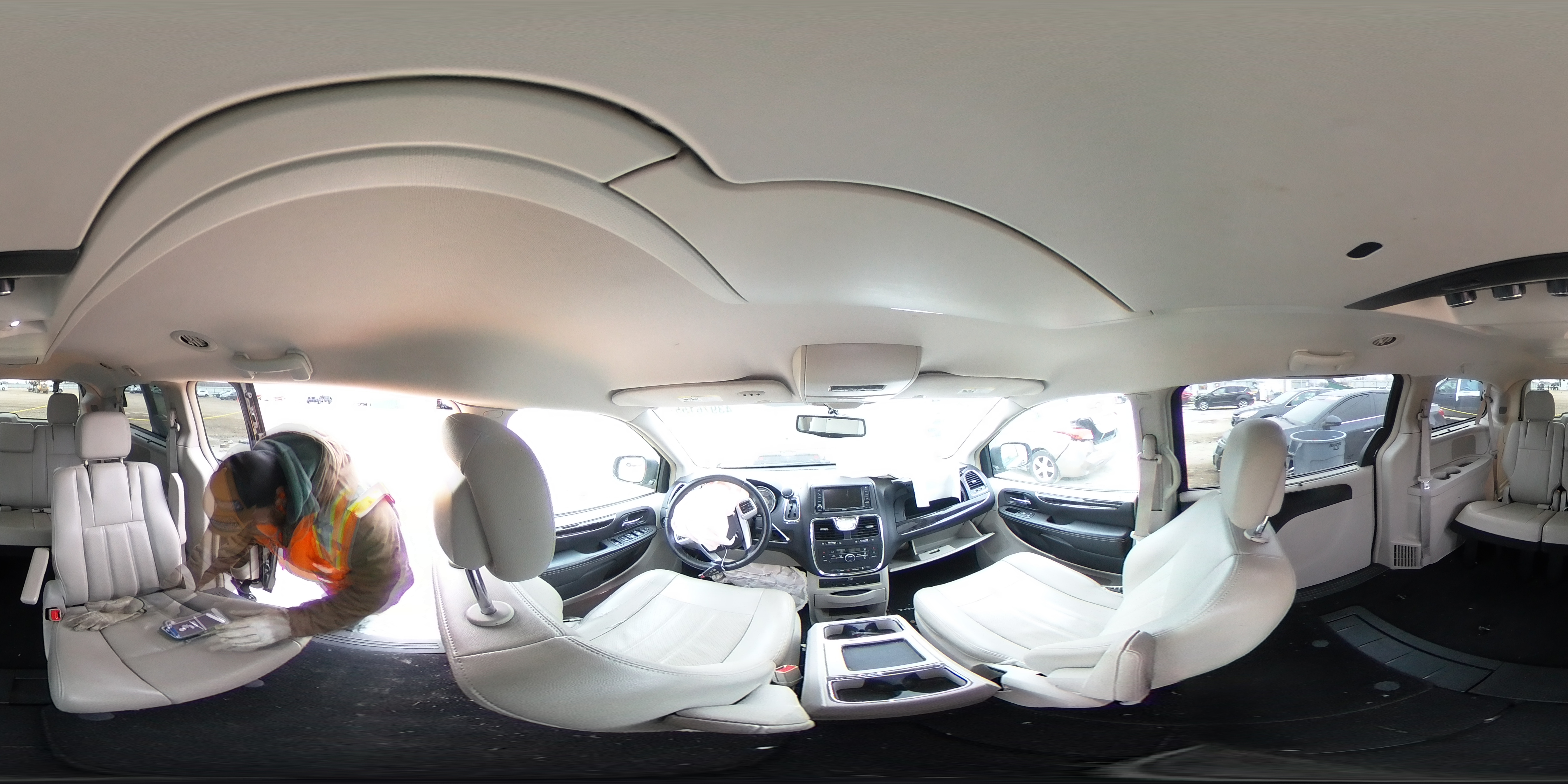 2013 Chrysler Town & Country - Image 14