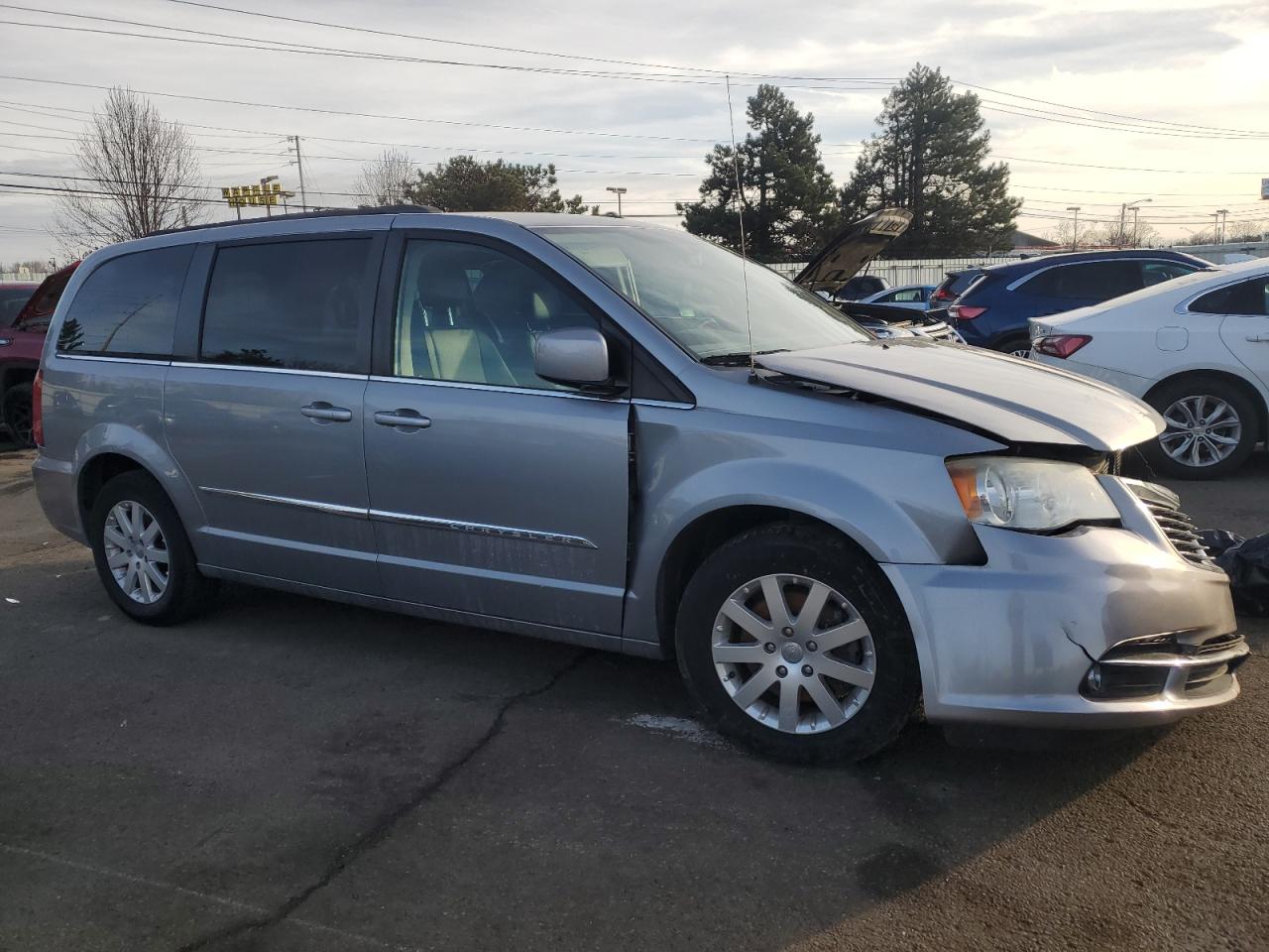 2014 Chrysler Town & Country - Image 4