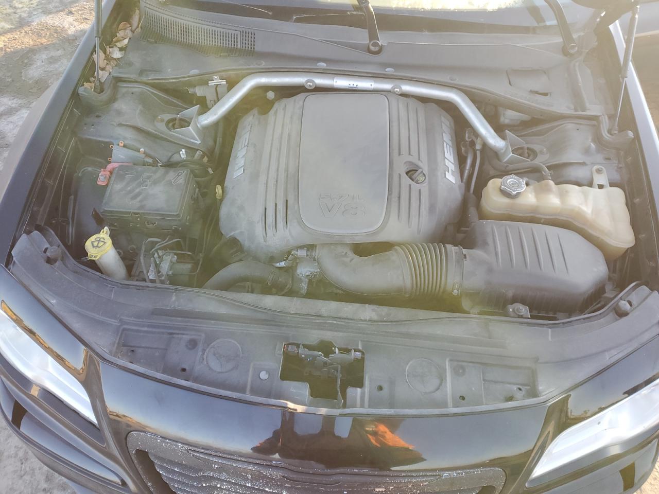 2014 Chrysler 300 - Image 11