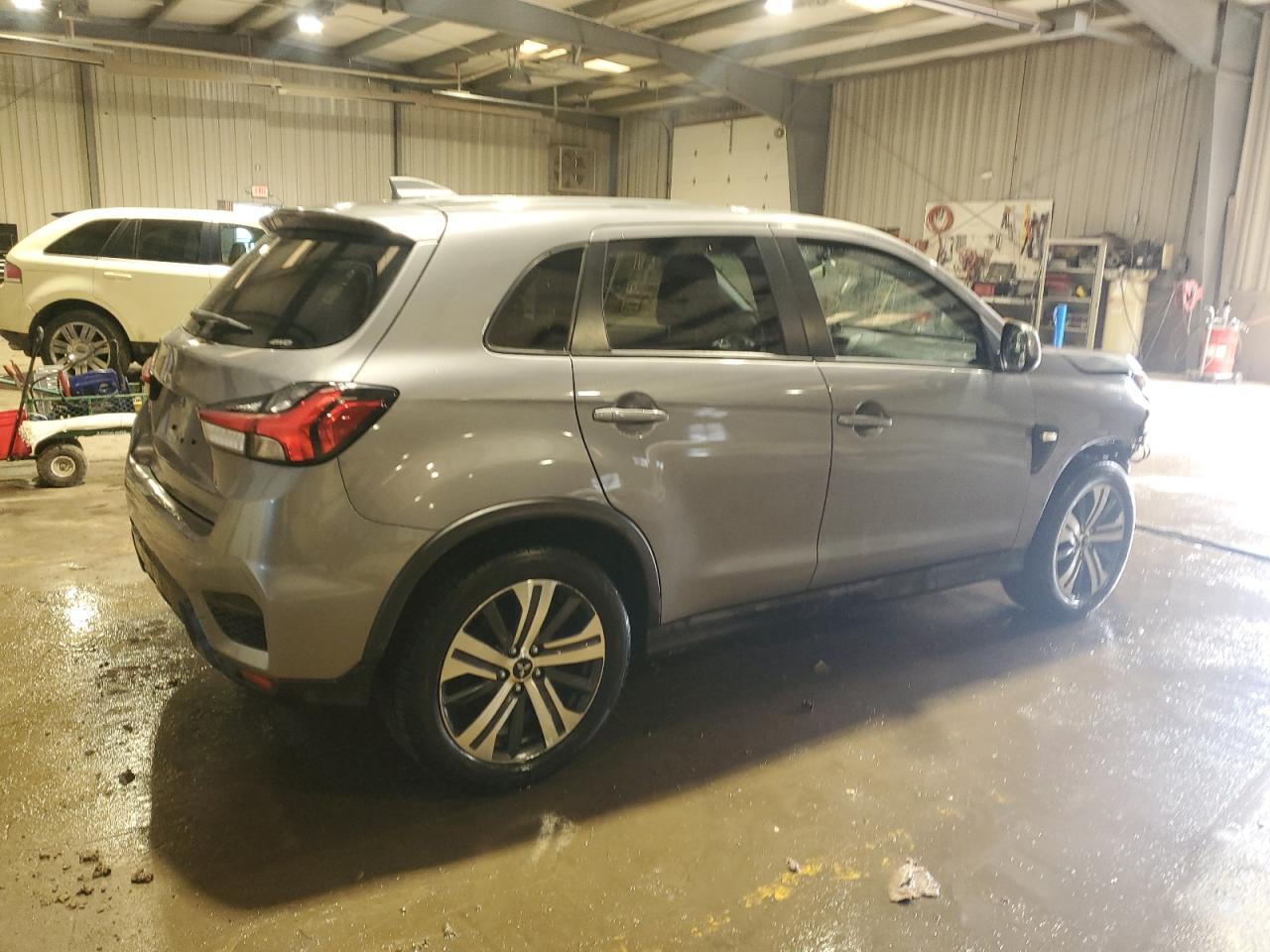 2020 Mitsubishi Outlander - Image 3