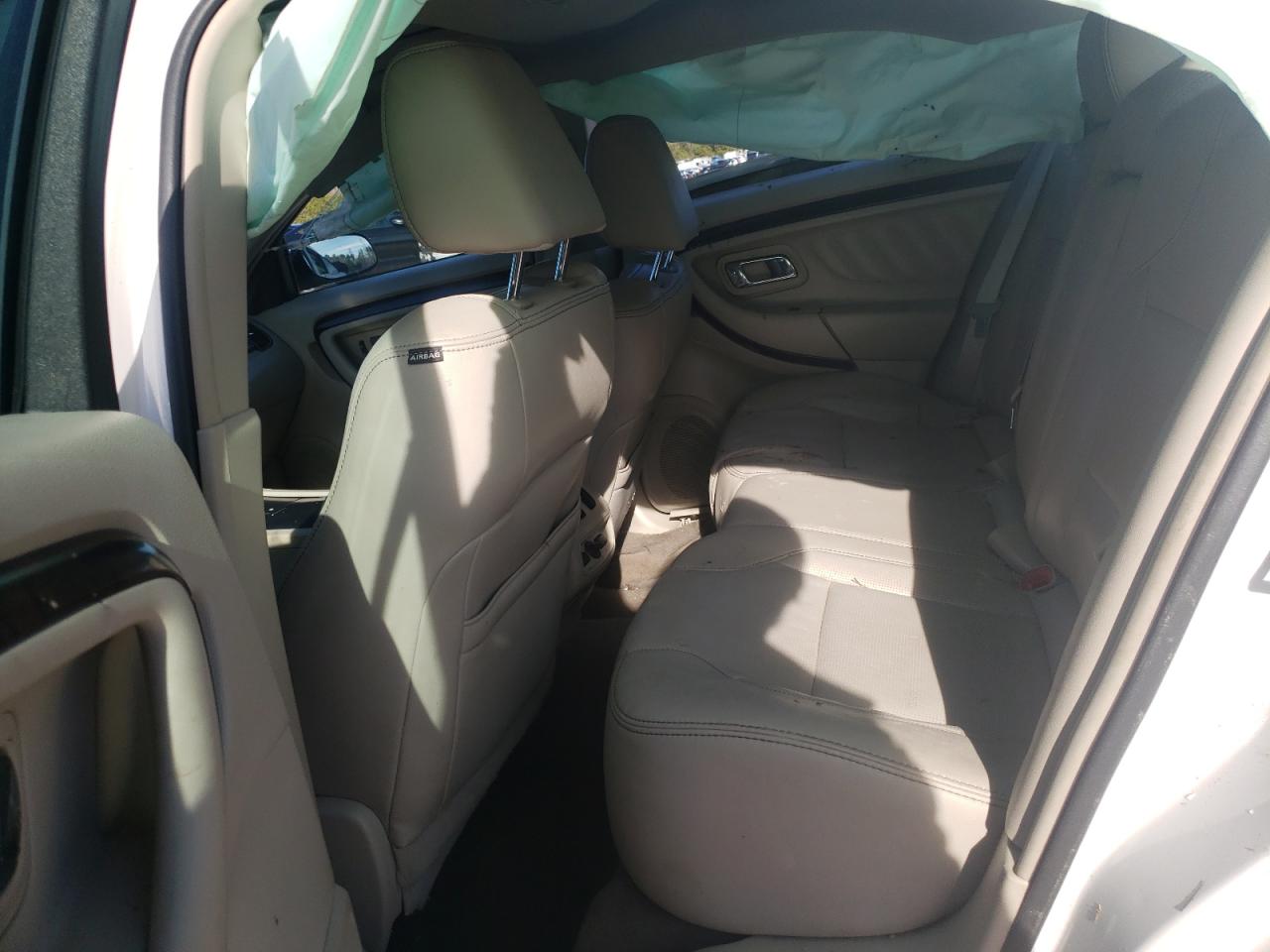 2011 Ford Taurus - Image 11