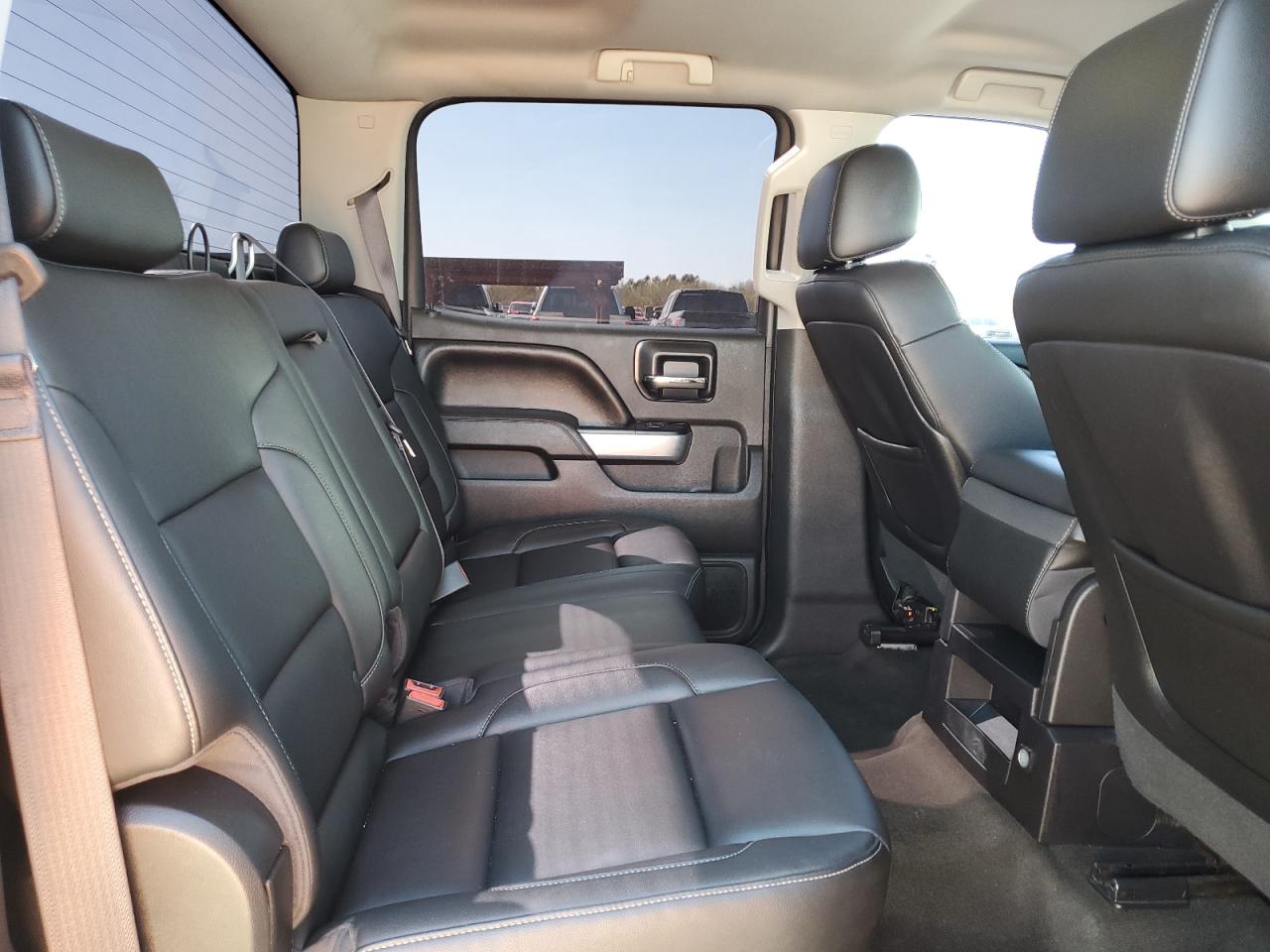 2015 Chevrolet Silverado - Image 10