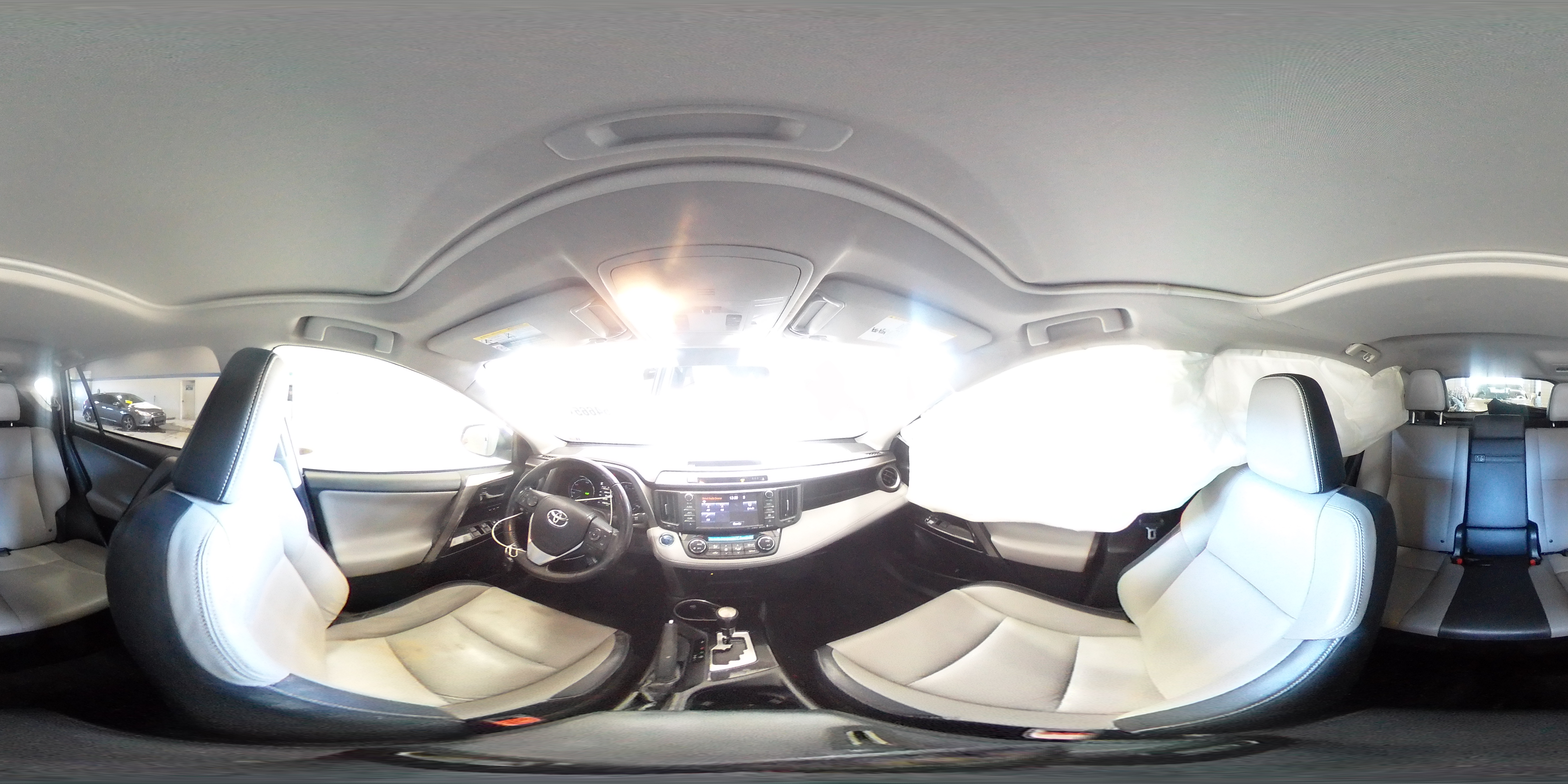 2018 Toyota RAV 4 - Image 13
