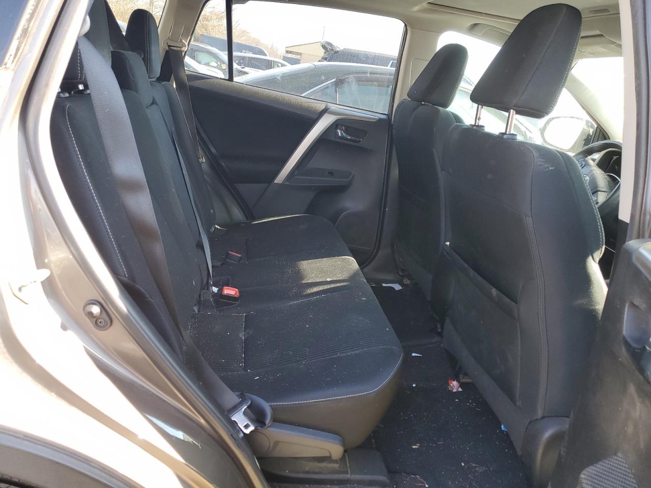 2015 Toyota RAV 4 - Image 11
