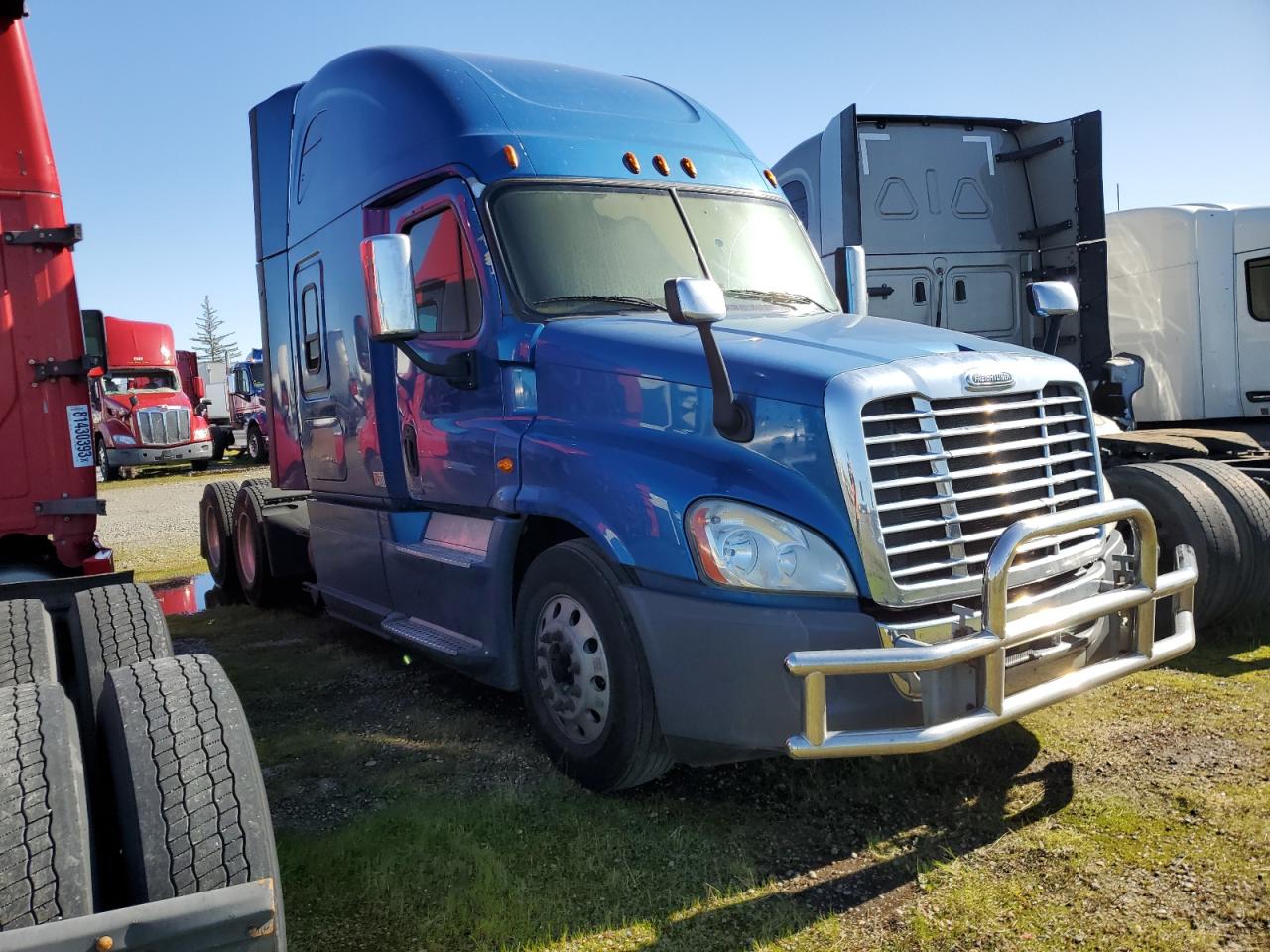 2017 Freightliner Cascadia 125 for Sale in Sacramento, CA - Burn - Interior