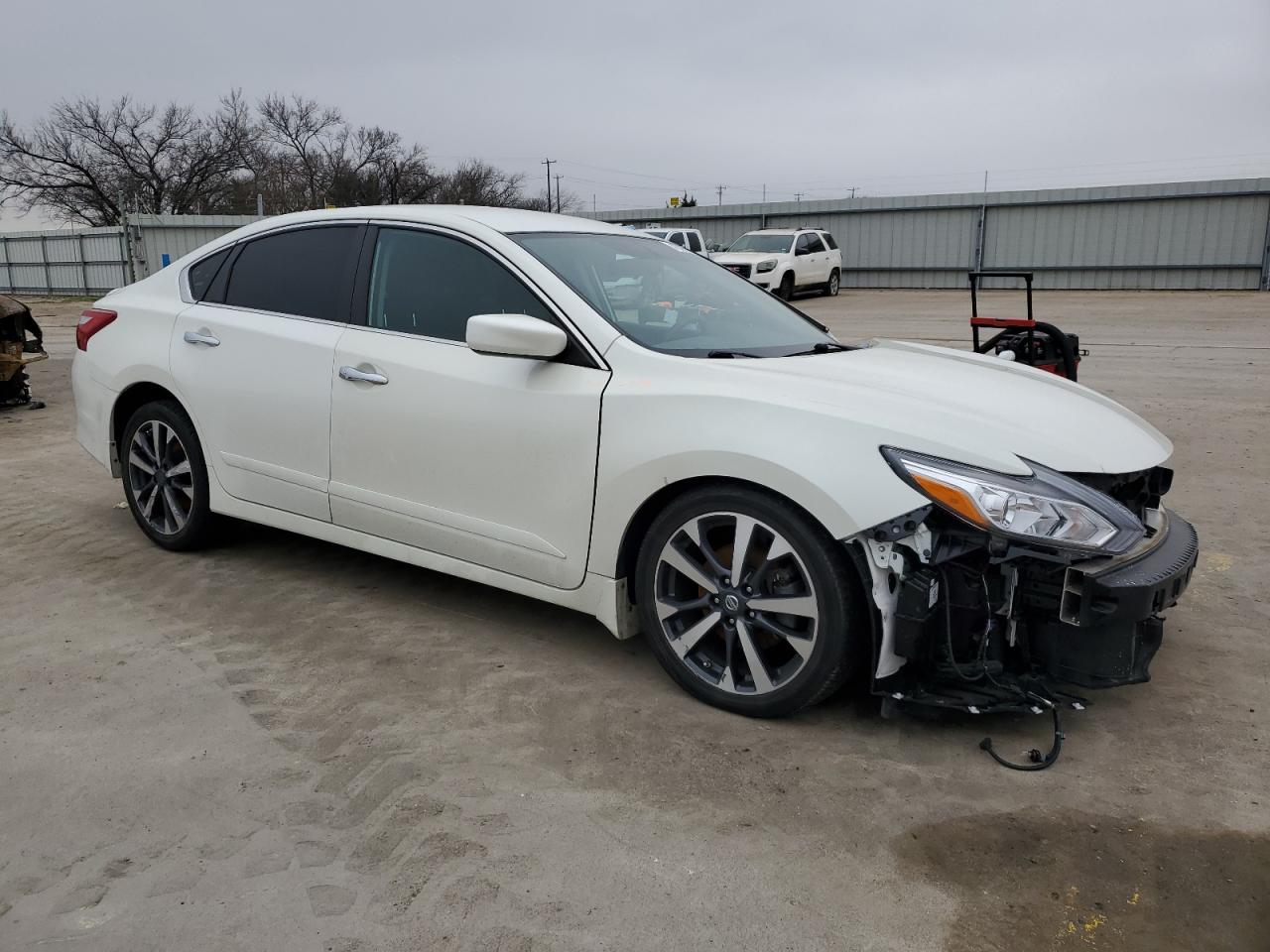 2017 Nissan Altima - Image 4