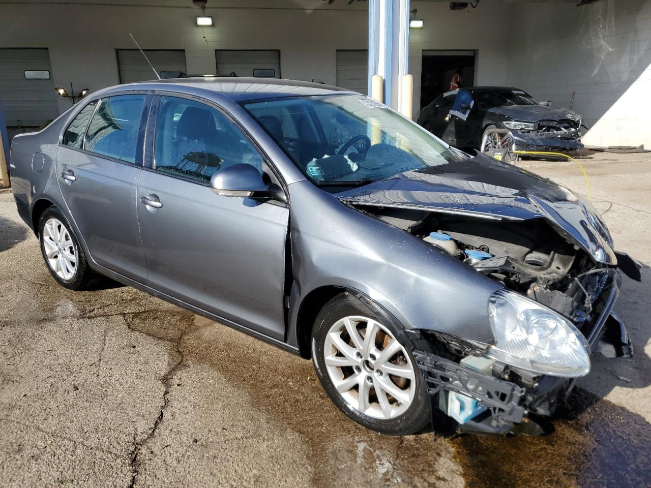 2010 Volkswagen Jetta - Image 4