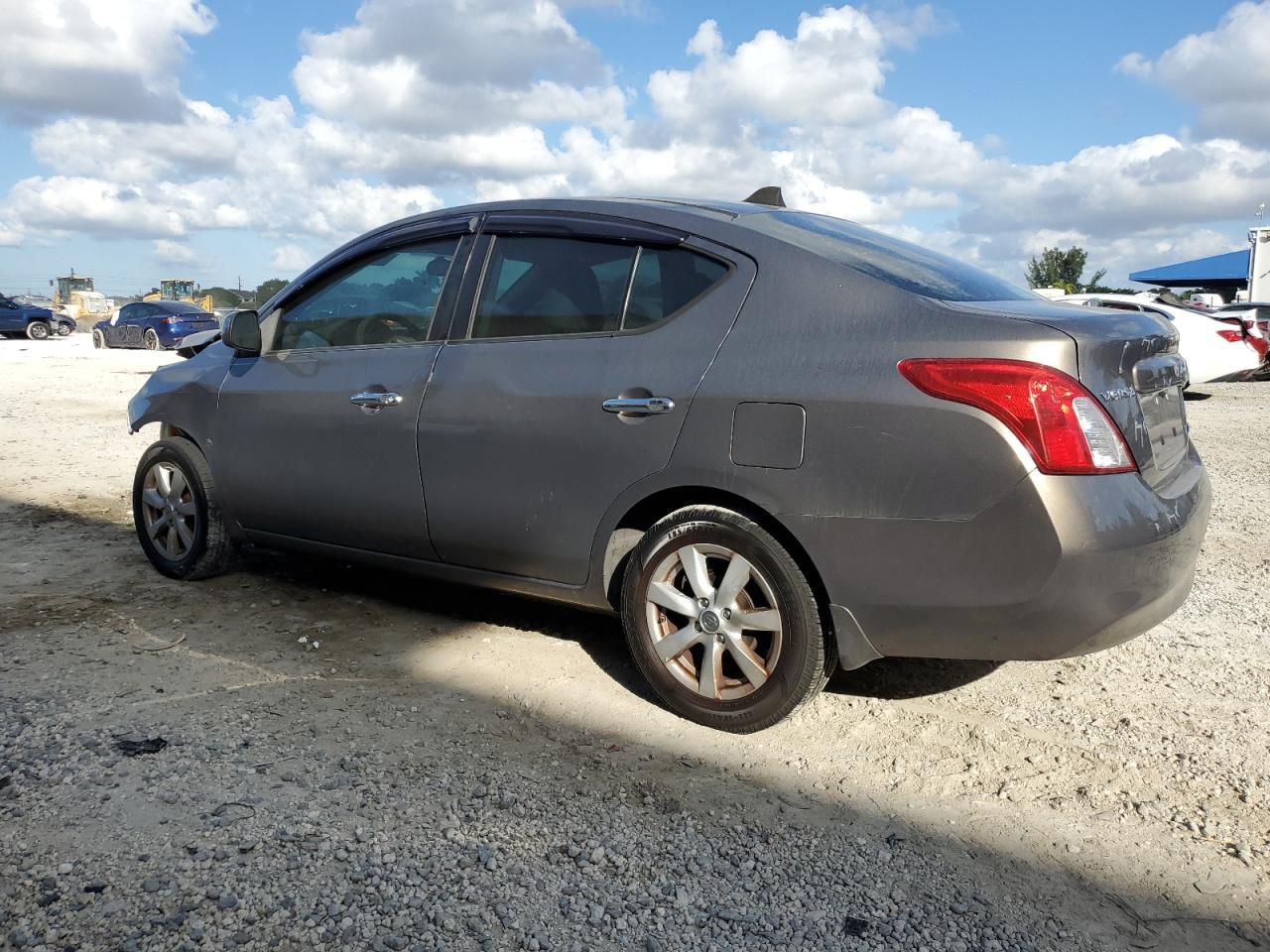 2012 Nissan Versa - Image 2
