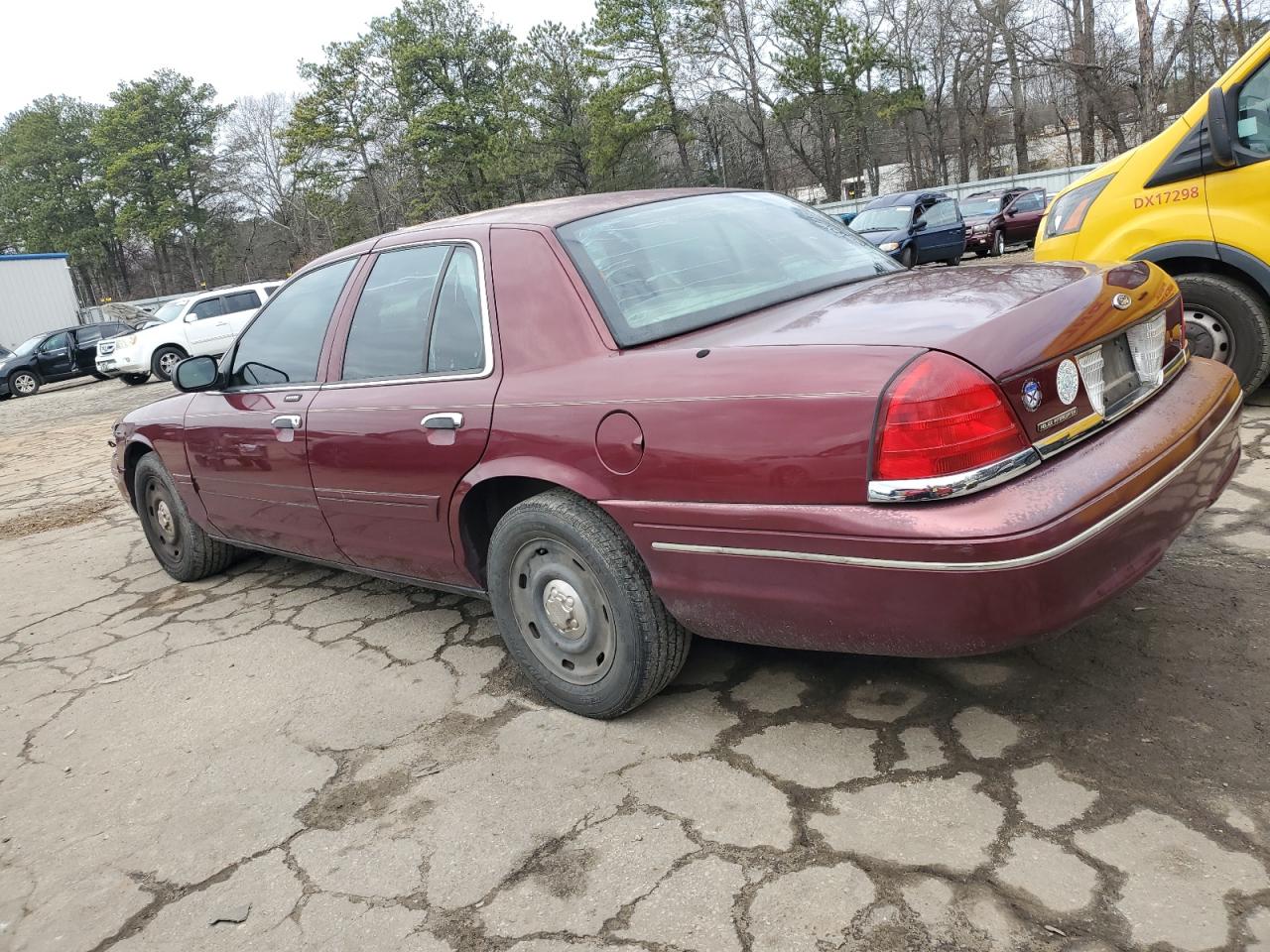 2004 Ford Crown Victoria - Image 2