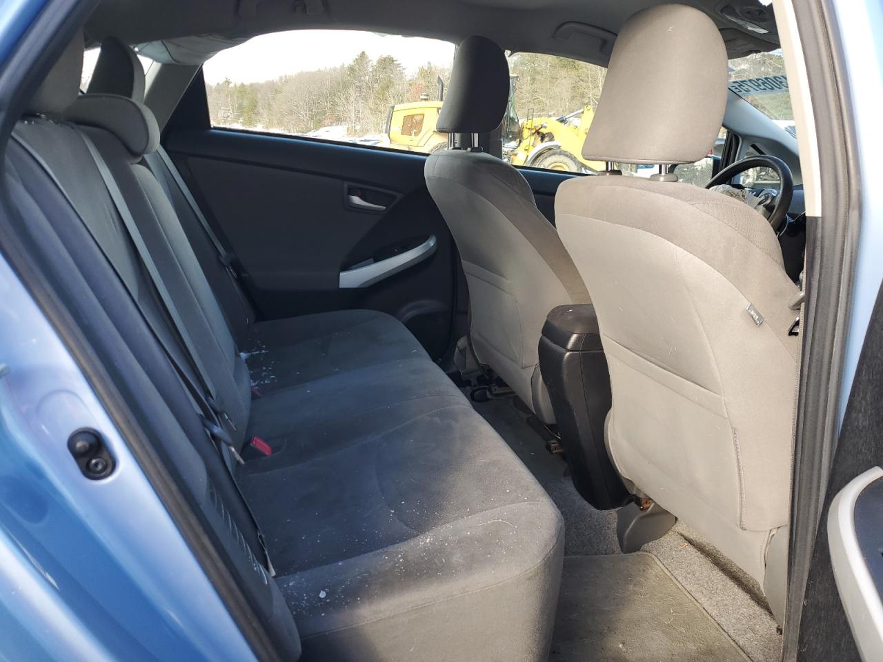 2013 Toyota Prius - Image 10