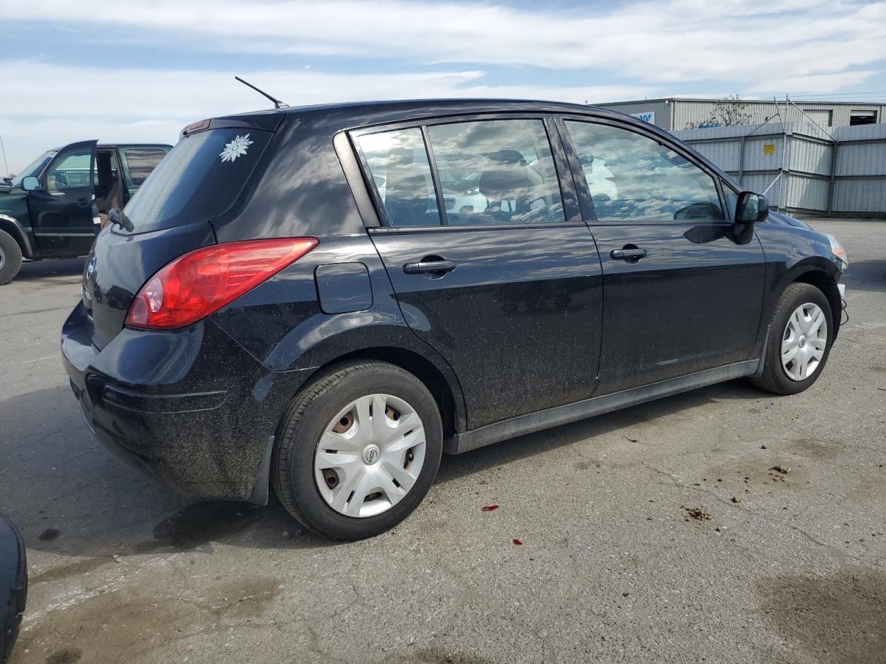 2011 Nissan Versa - Image 3