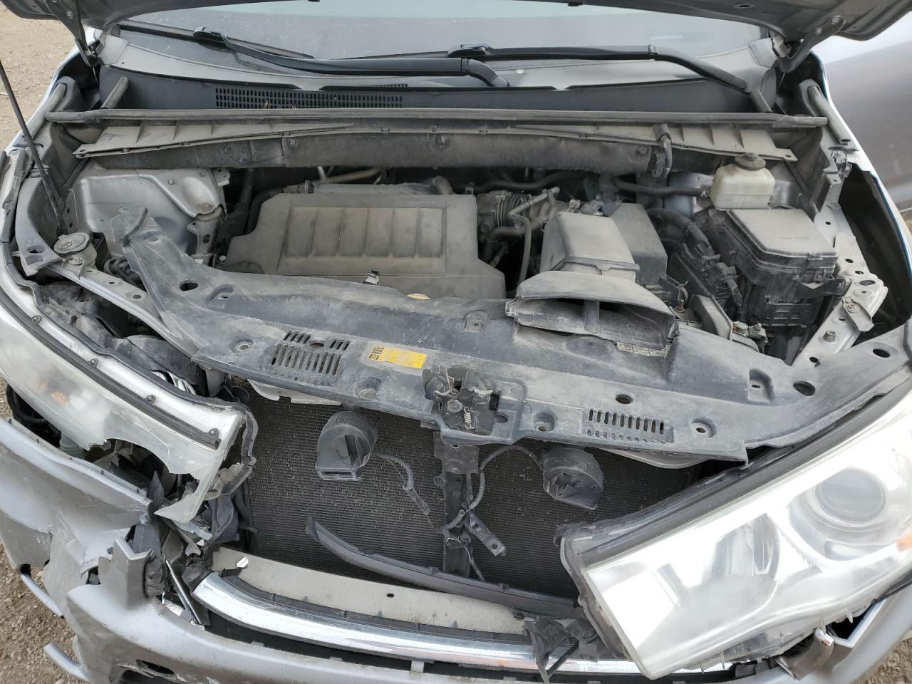 2014 Toyota Highlander - Image 12