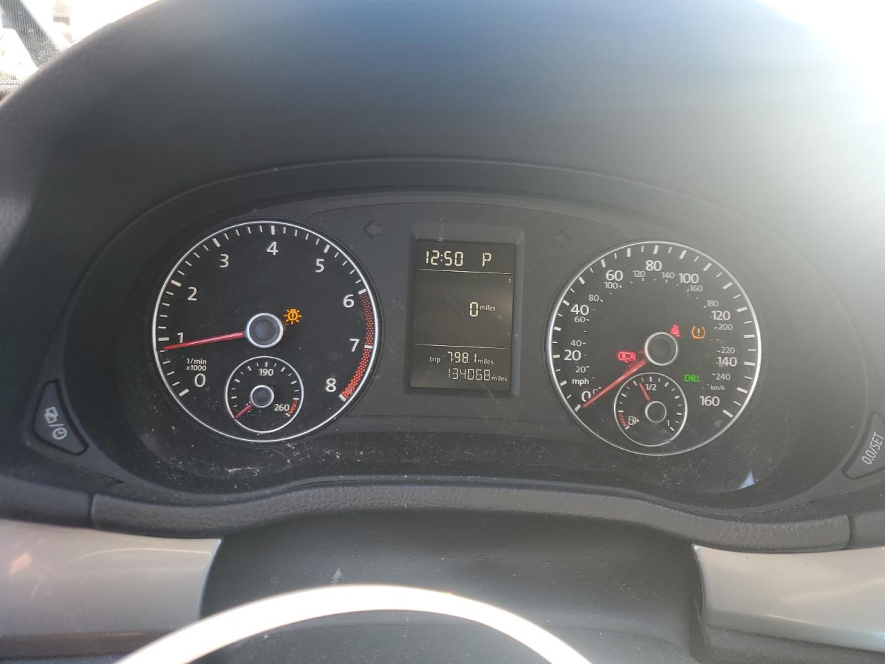 2014 Volkswagen Passat - Image 9