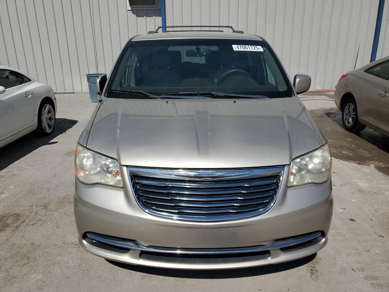 2014 Chrysler Town & Country - Image 5