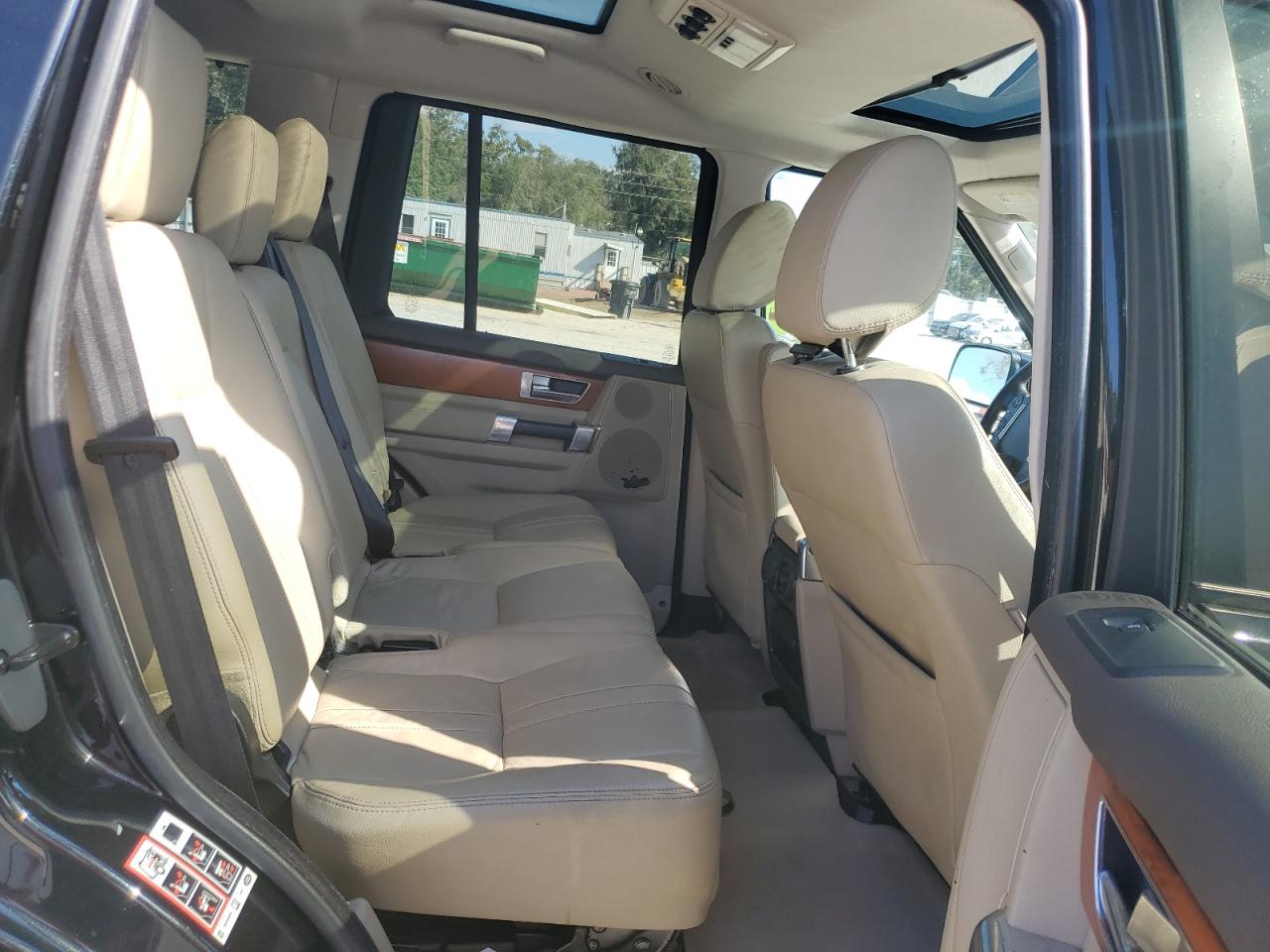 2011 Land Rover LR4 - Image 11