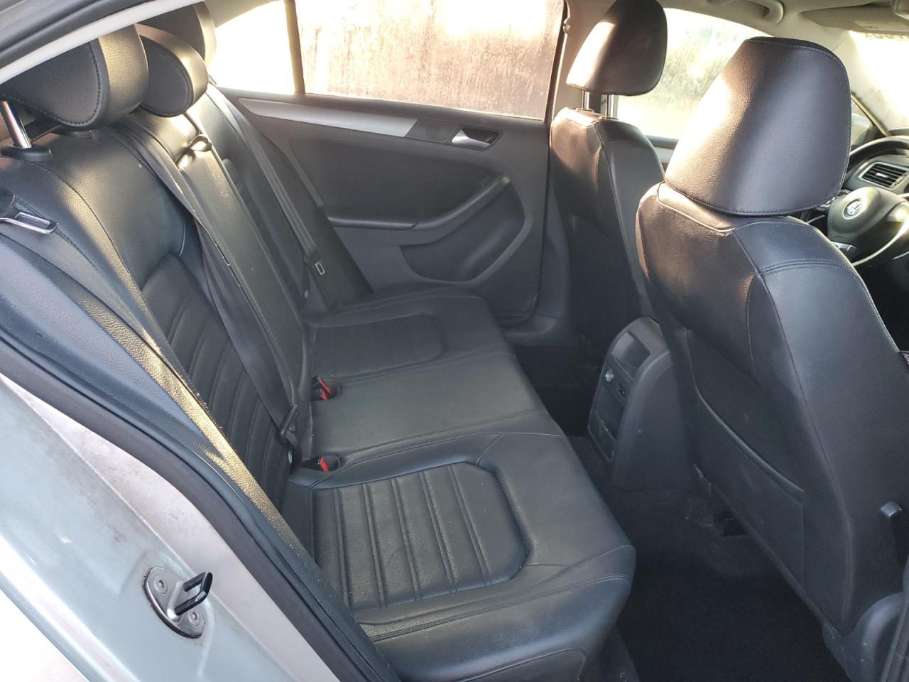 2014 Volkswagen Jetta - Image 10