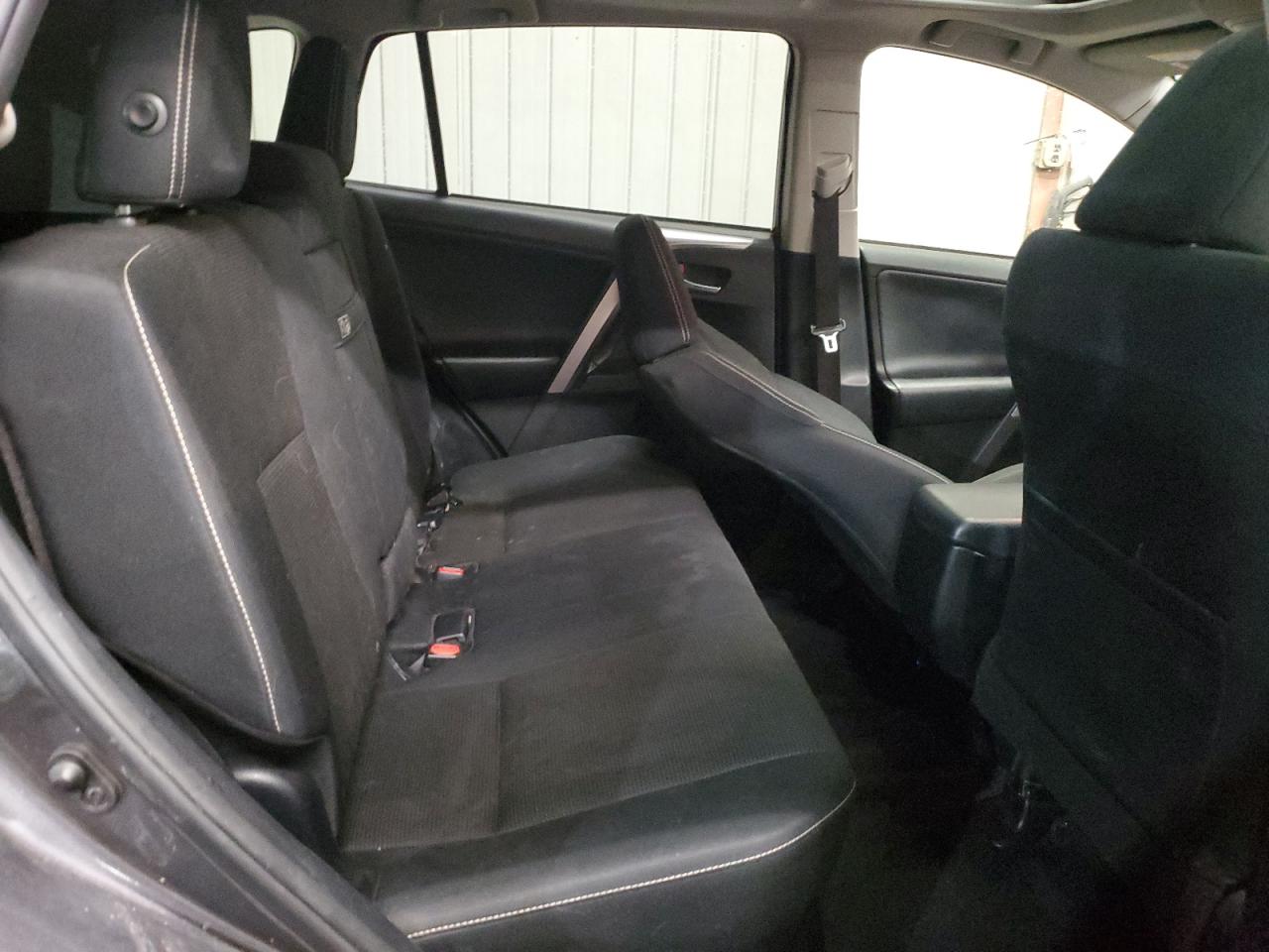 2017 Toyota RAV 4 - Image 11