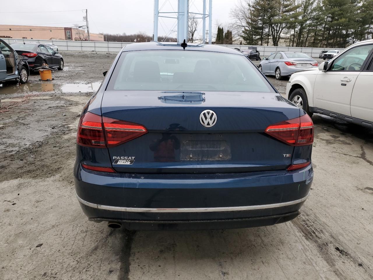 2018 Volkswagen Passat - Image 7