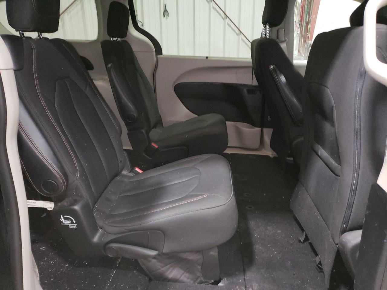 2019 Chrysler Pacifica - Image 11