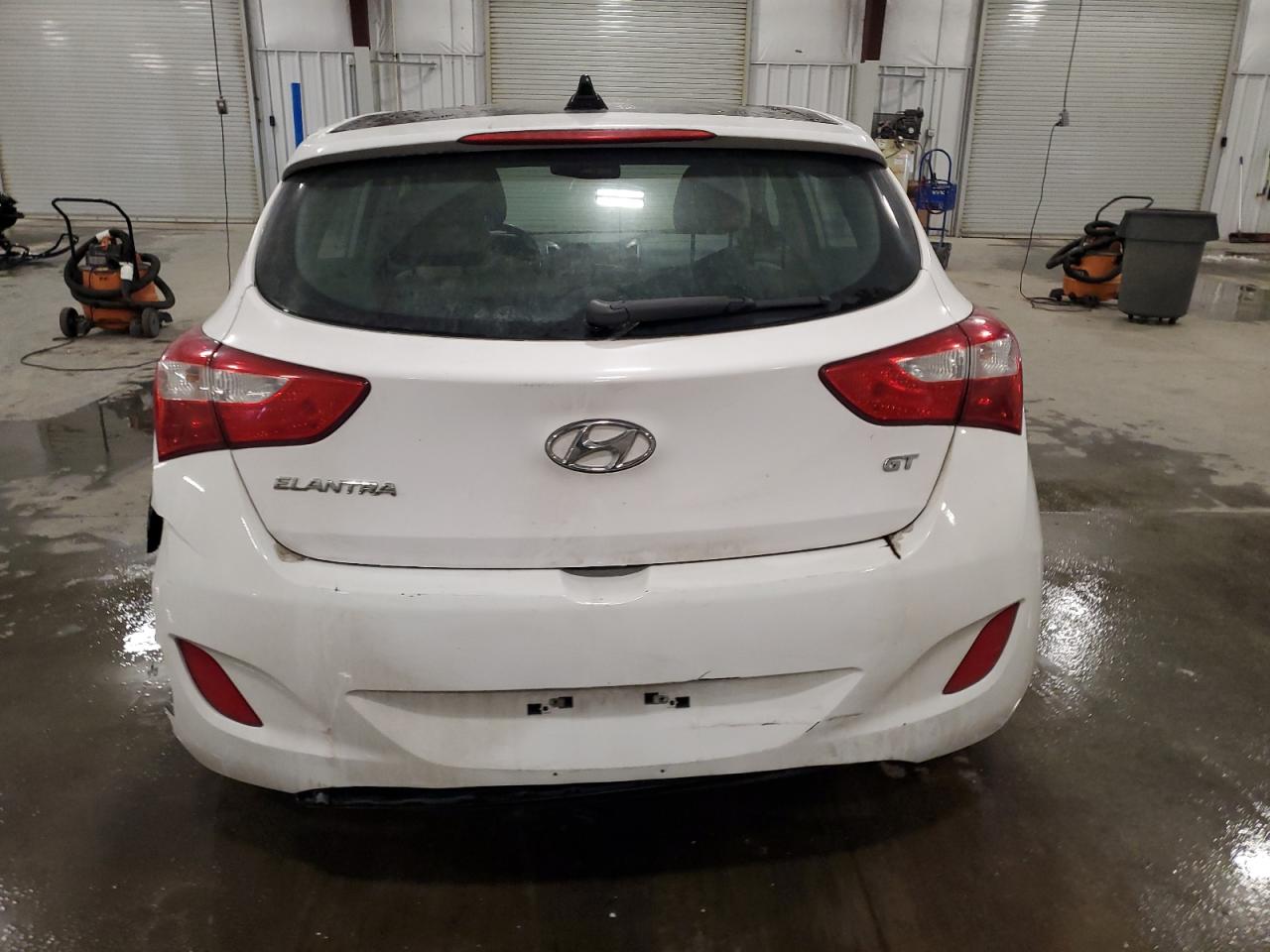 2013 Hyundai Elantra - Image 6