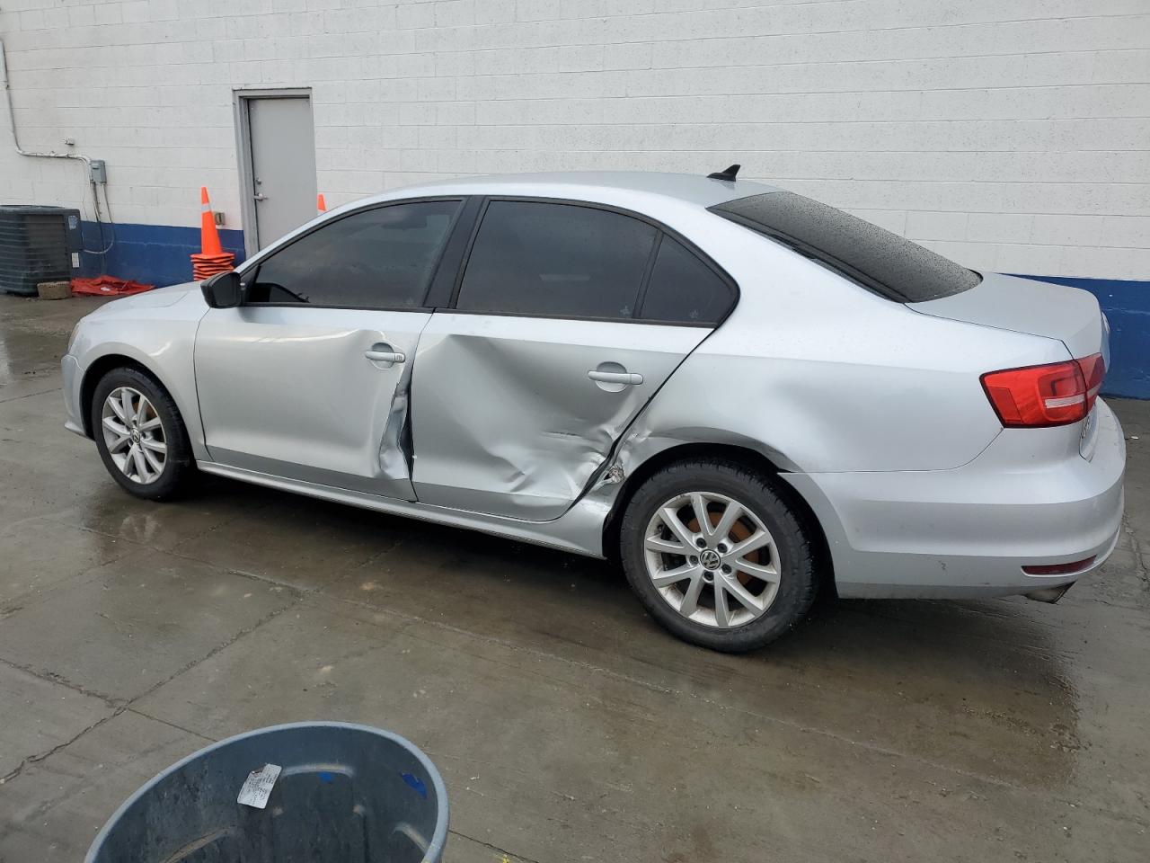 2015 Volkswagen Jetta - Image 2