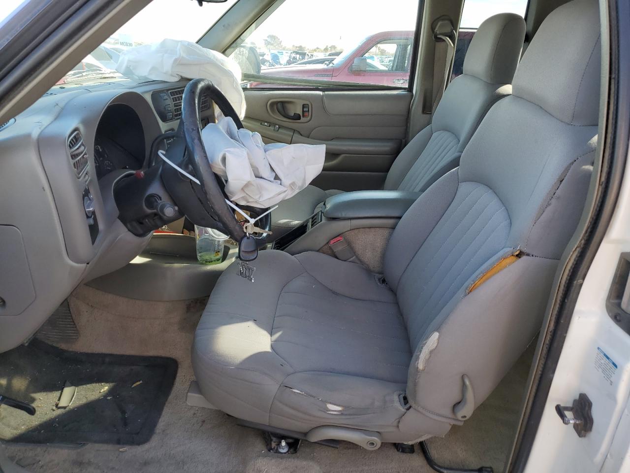 2003 Chevrolet S-10 Pickup - Image 7