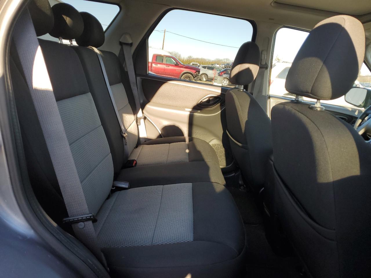 2007 Ford Escape - Image 10