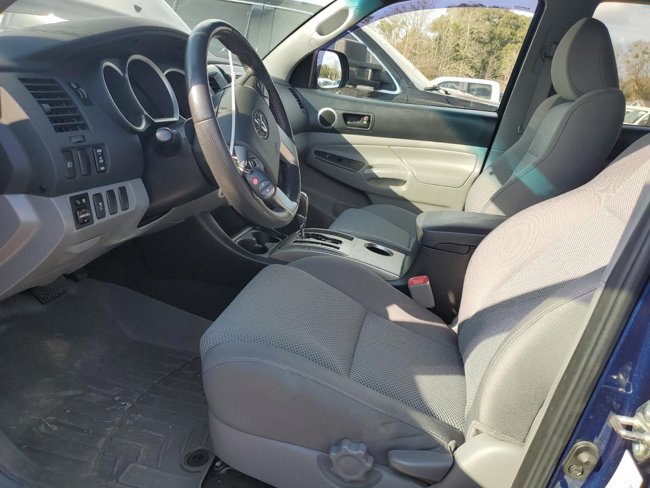 2015 Toyota Tacoma - Image 7