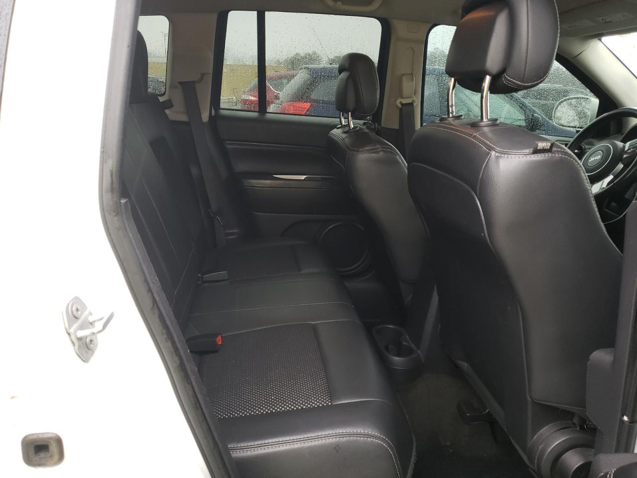 2016 Jeep Compass - Image 11