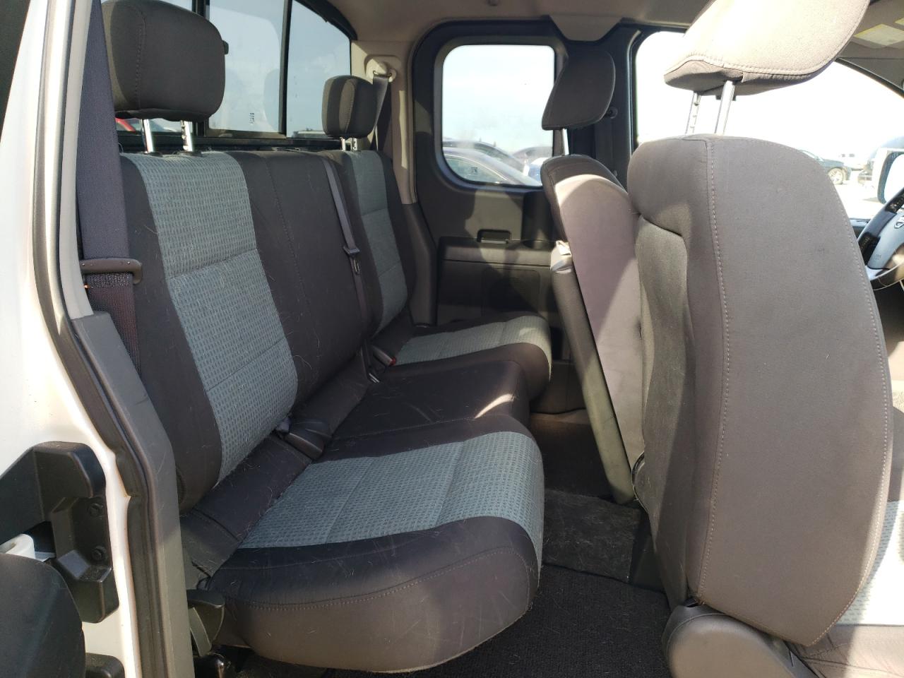 2005 Nissan Titan - Image 10