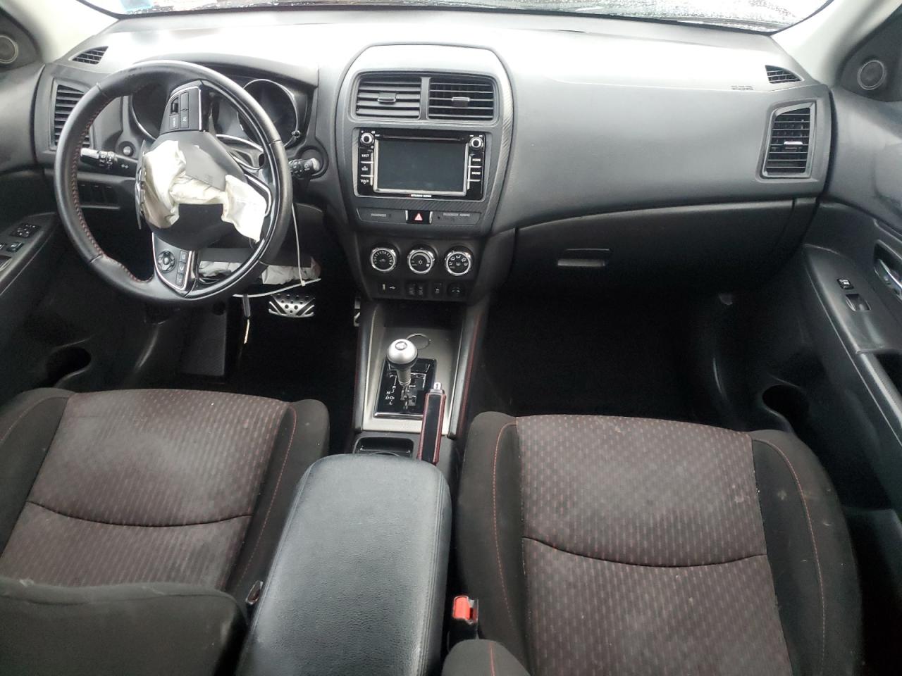 2018 Mitsubishi Outlander - Image 8