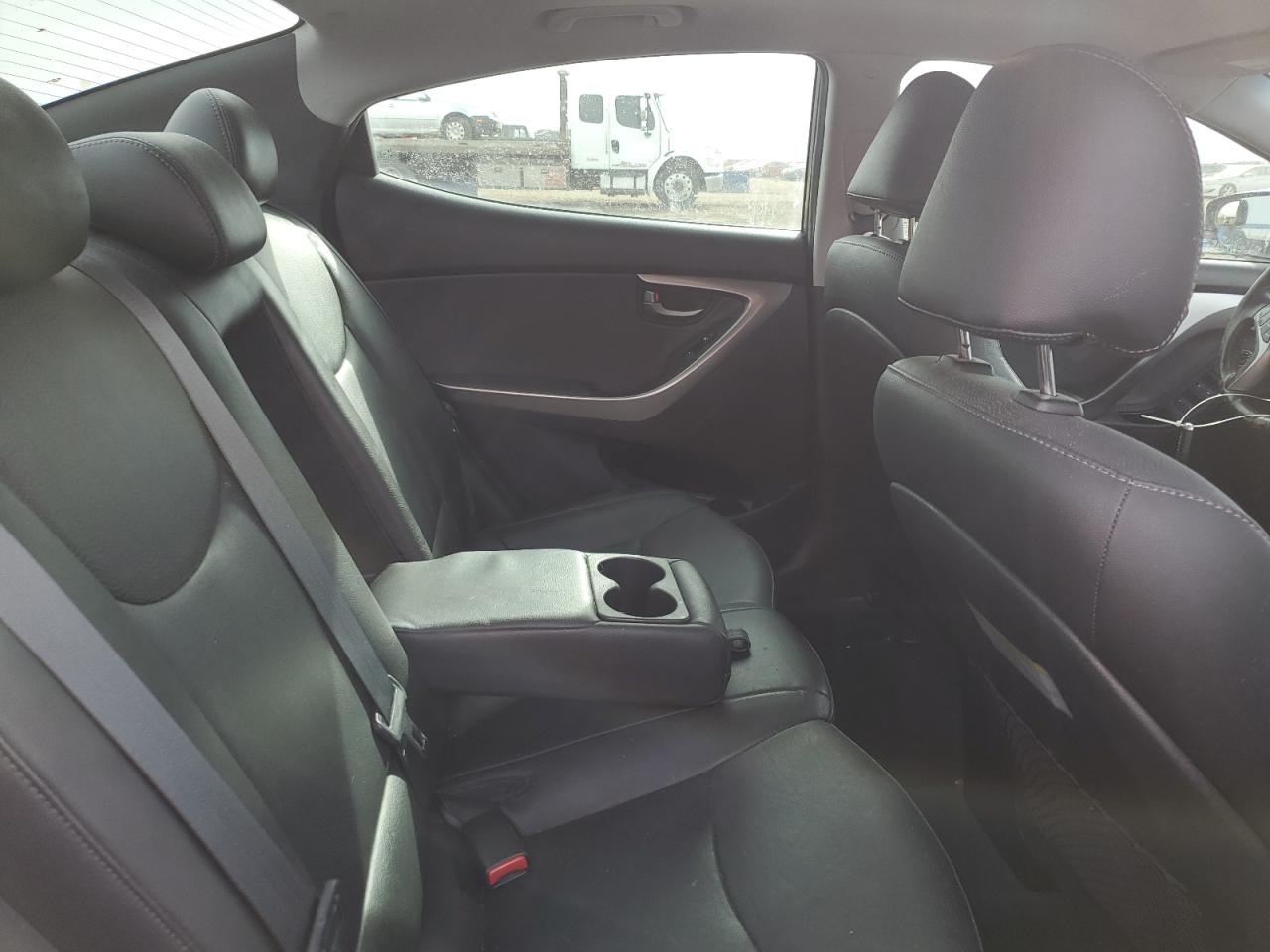 2013 Hyundai Elantra - Image 10